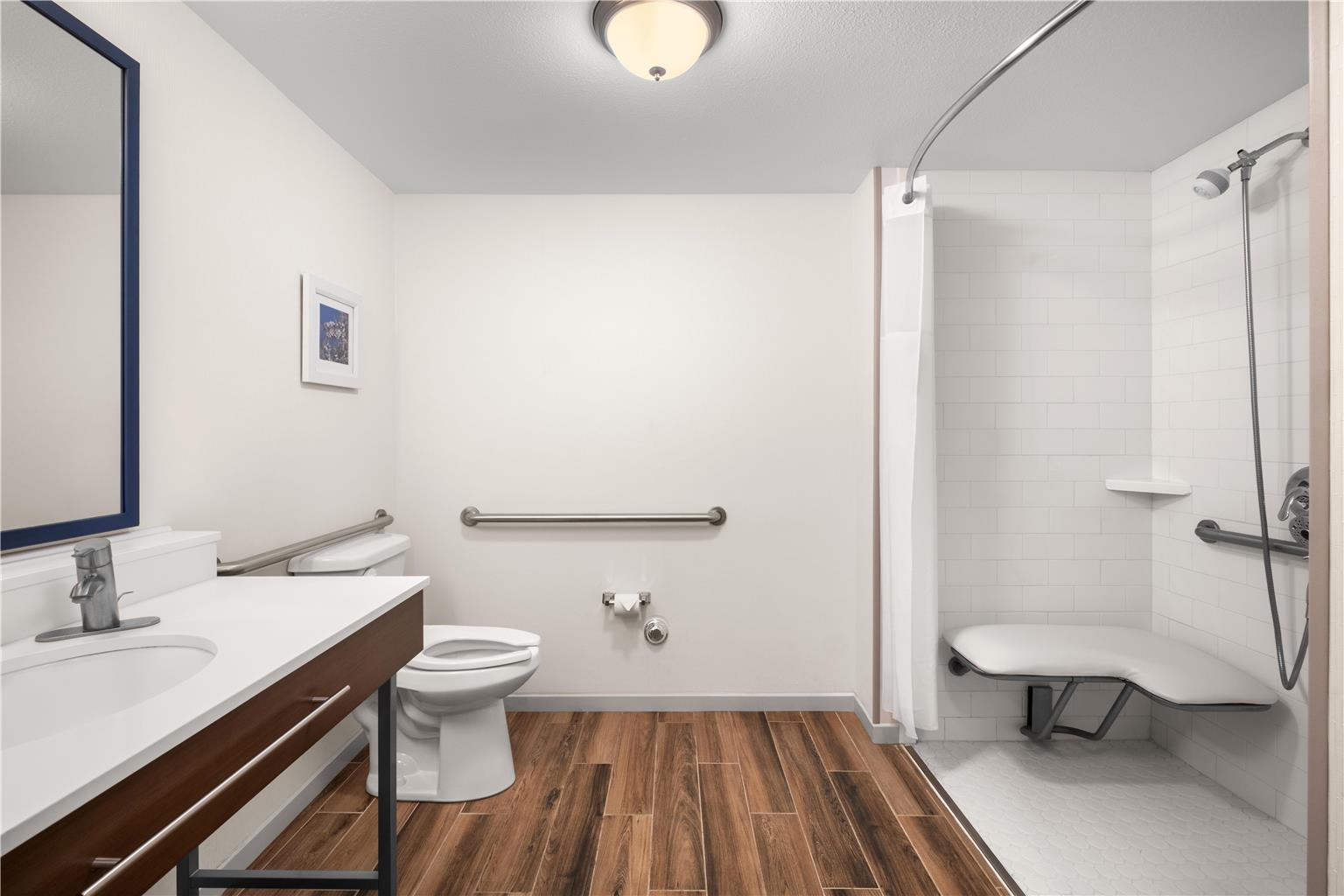 Guest room bath