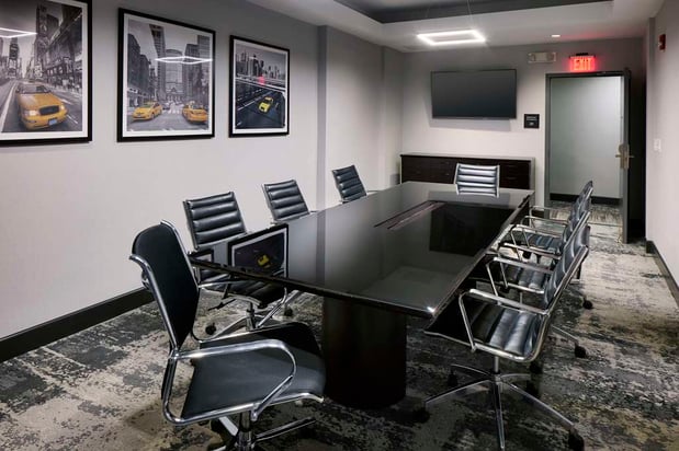 Images Hampton Inn Newark Airport