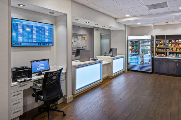 Images Holiday Inn Express Atlanta Airport-College Park by IHG