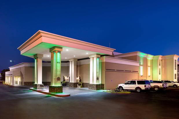 Images Holiday Inn & Suites Oklahoma City North by IHG
