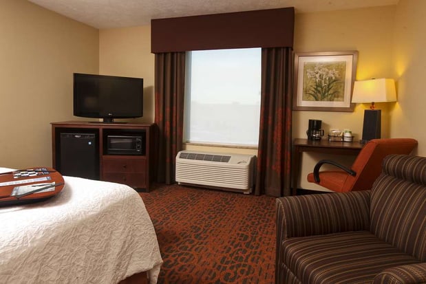 Images Hampton Inn & Suites Fargo Medical Center
