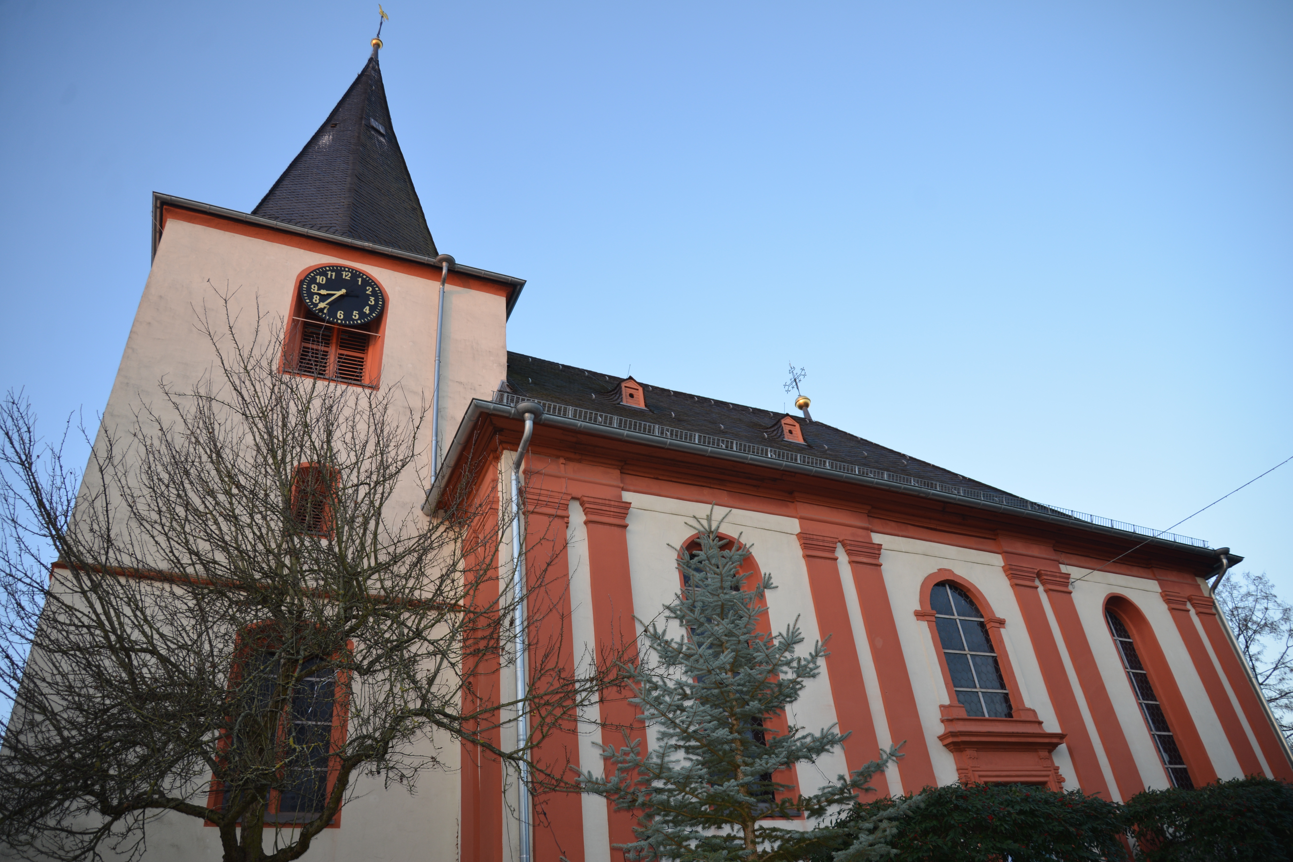 Evangelische Kirche Igstadt - Evangelische Kirchengemeinde Wiesbaden-Igstadt, Altmünsterstraße 8 in Wiesbaden