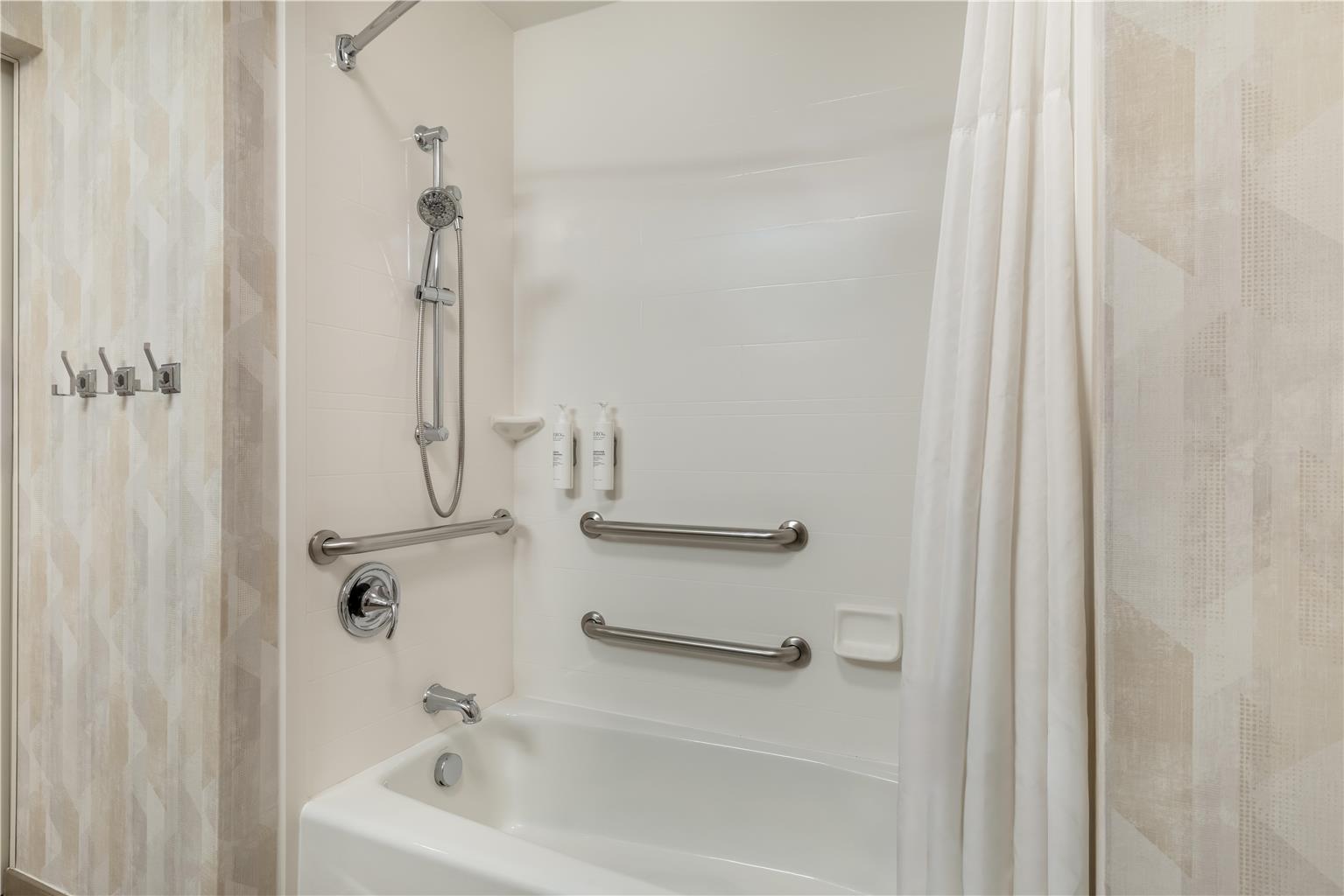 Guest room bath