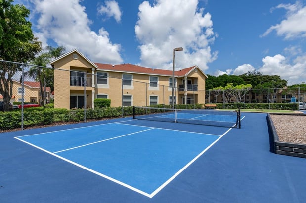 Images Savannah Place Apartments & Townhomes