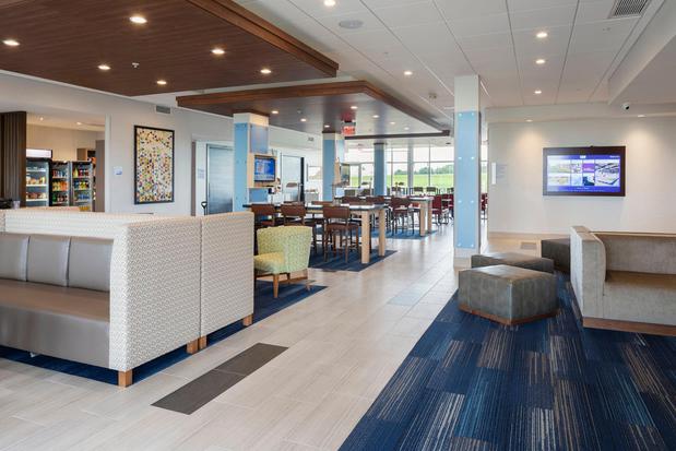 Images Holiday Inn Express & Suites Bourbonnais East - Bradley by IHG