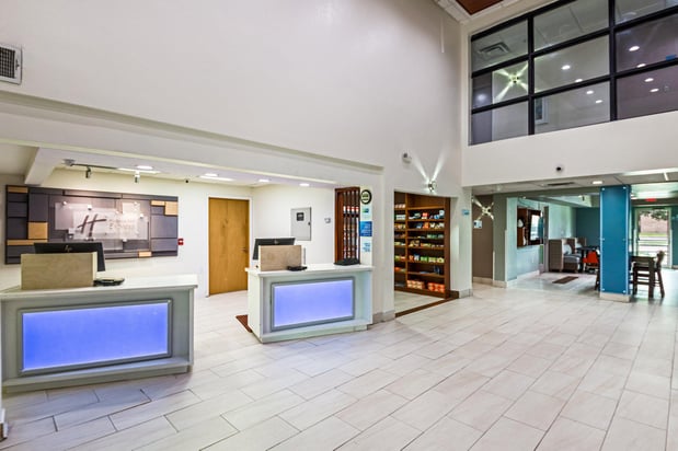 Images Holiday Inn Express & Suites Columbus by IHG