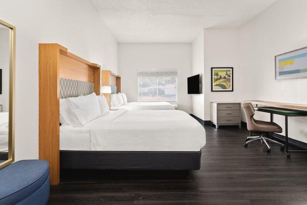 Images Holiday Inn & Suites Bothell by IHG