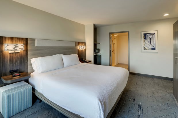 Images Holiday Inn Express & Suites Branson 76 Central by IHG