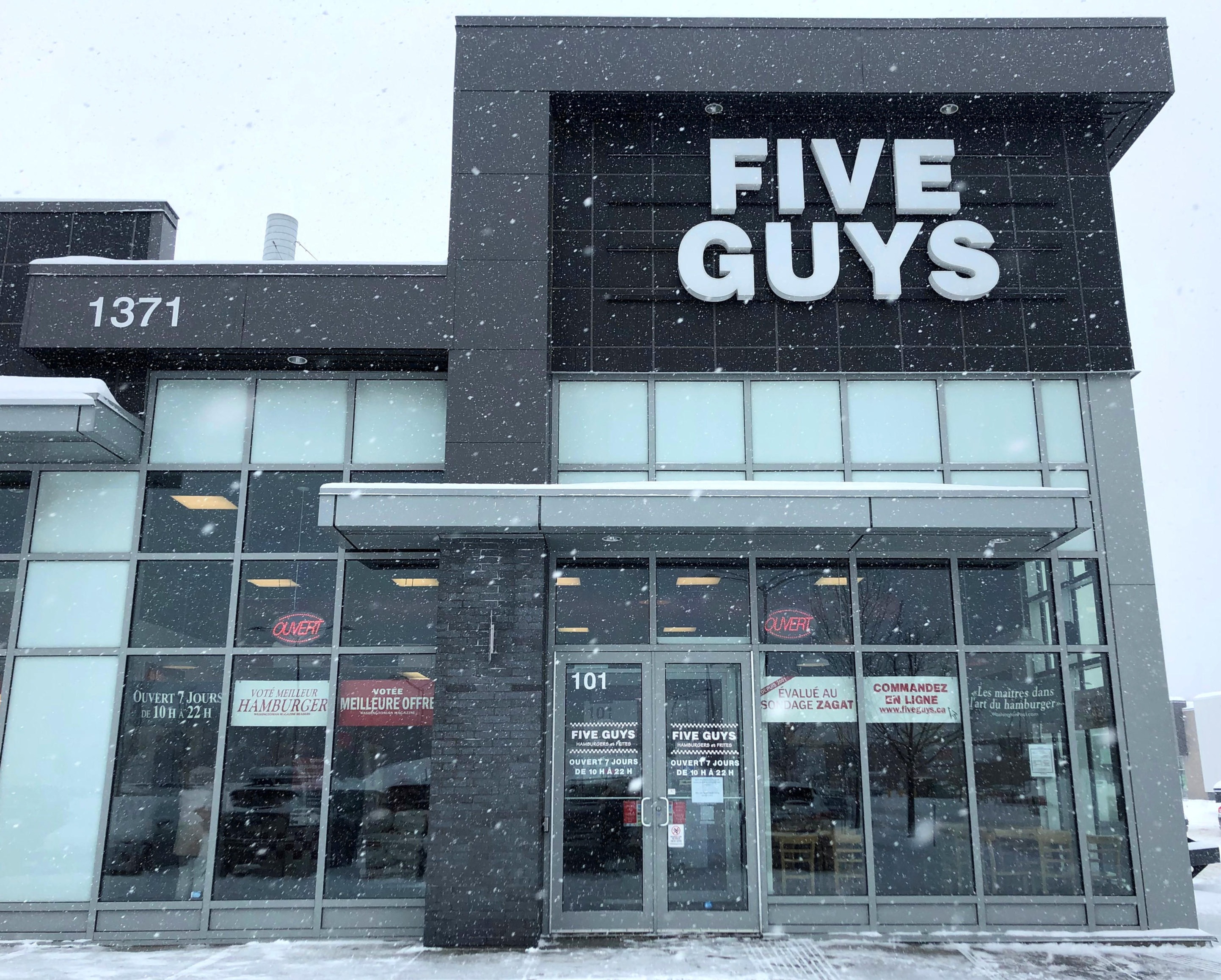 Five Guys at 1371 Boulevard Michel Bohec in Blainville. Five Guys Blainville (450)933-5078