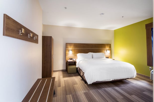 Images Holiday Inn Express & Suites Columbus by IHG
