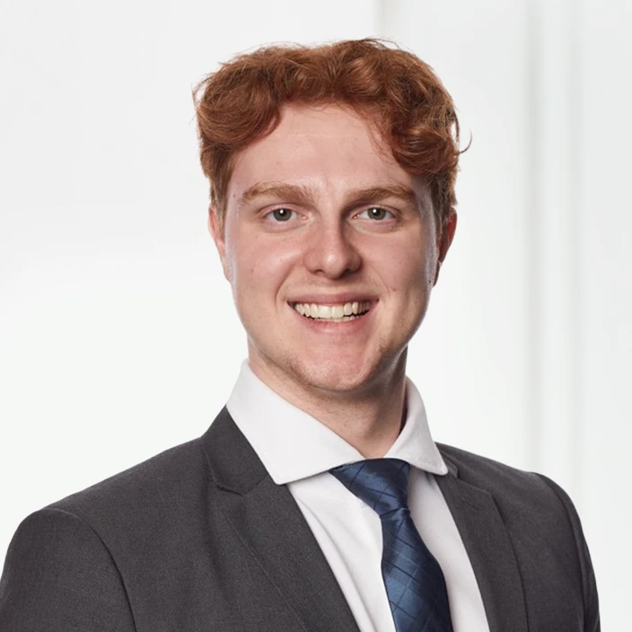 Andrew Zukovs headshot
