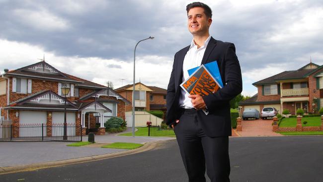 Images Aron Cardona - Mortgage Broker Northern Beaches