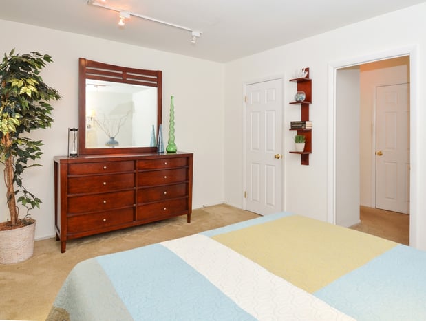 Images Country Manor Apartments