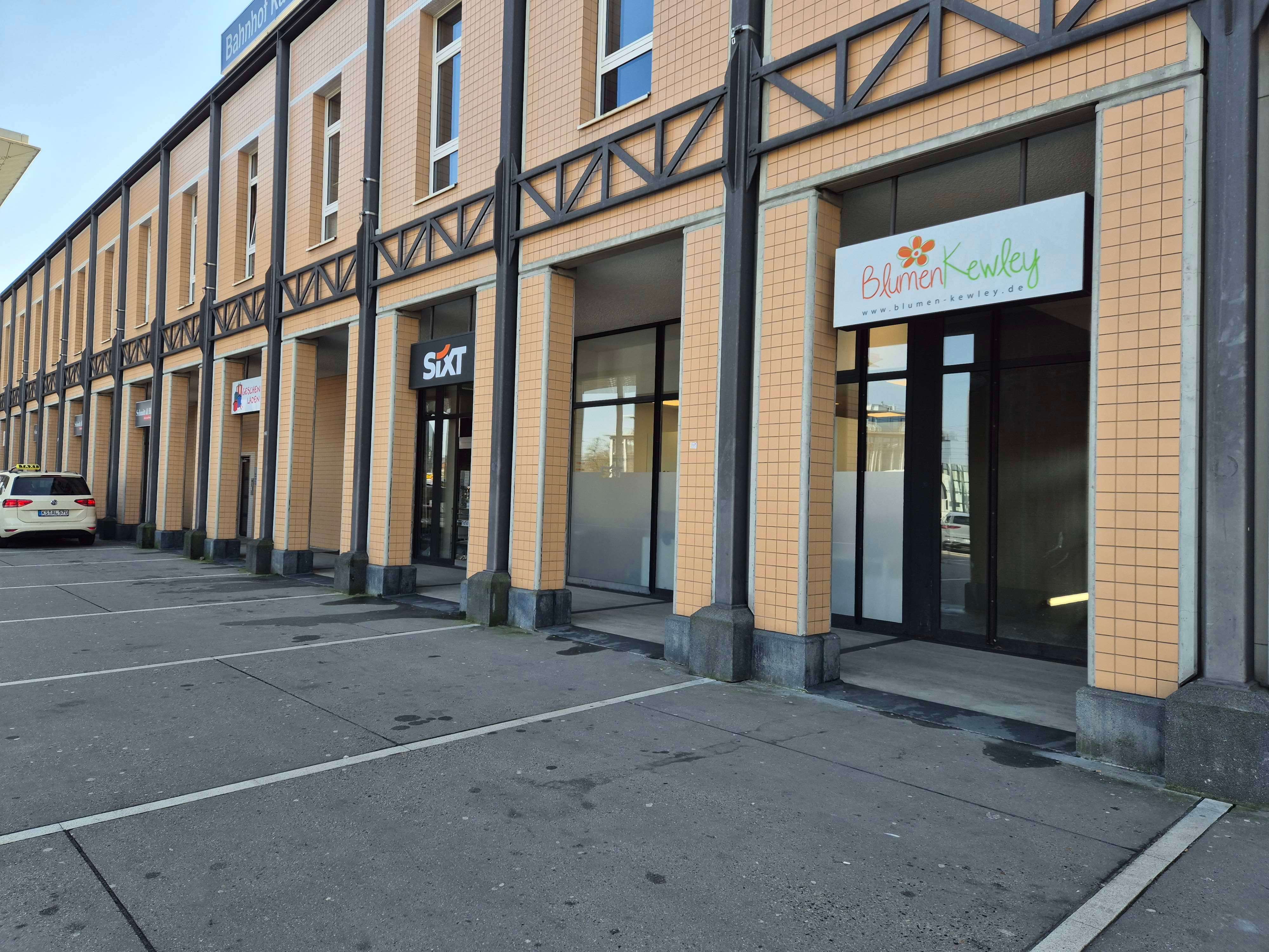 SIXT Autovermietung Kassel-Wilhelmshoehe Bahnhof, Willy-Brandt-Platz 1 in Kassel
