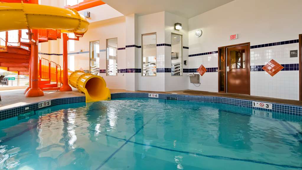 Indoor Pool Best Western Plus Service Inn & Suites Lethbridge (403)329-6844