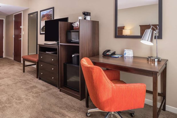 Images Hampton Inn & Suites Charlotte-Arrowood Rd.