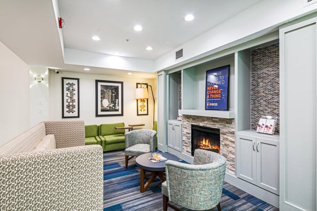 Images Holiday Inn Express & Suites Columbus by IHG