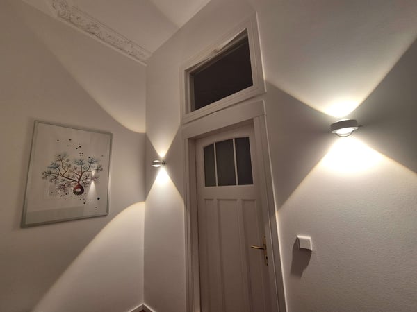 Praxis für Osteopathie am Ludwigkirchplatz & Heilpraktiker für Psychotherapie Flur- und Übergangsbereich zwischen Behandlungsräumen, gestaltet für Ruhe und Orientierung