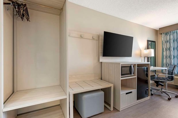 Images Best Western Plus Lafayette Hotel University Area