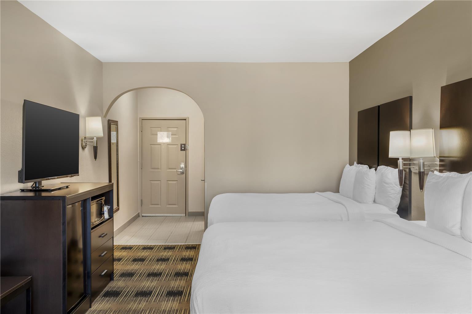 2 Queen Suite