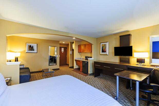 Images Holiday Inn Express & Suites Houston-Dwtn Conv Ctr by IHG