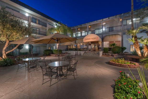 Images Holiday Inn & Suites Phoenix Airport North by IHG