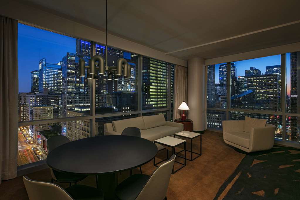 theWit Chicago, a Hilton Hotel