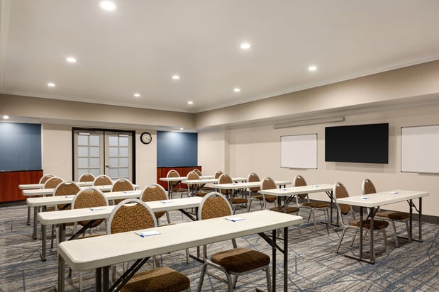 Images Holiday Inn Express & Suites Bakersfield Central by IHG