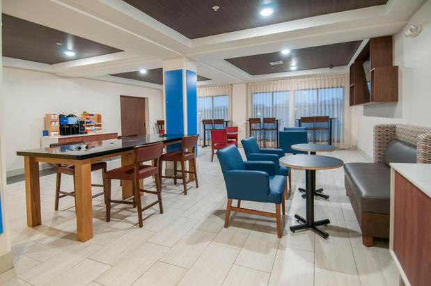 Images Holiday Inn Express & Suites Biloxi- Ocean Springs by IHG