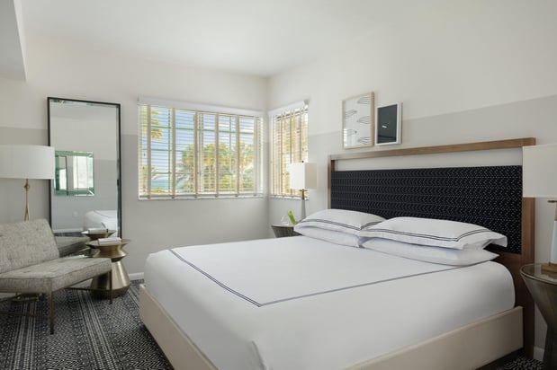 Images Kimpton Surfcomber Hotel by IHG