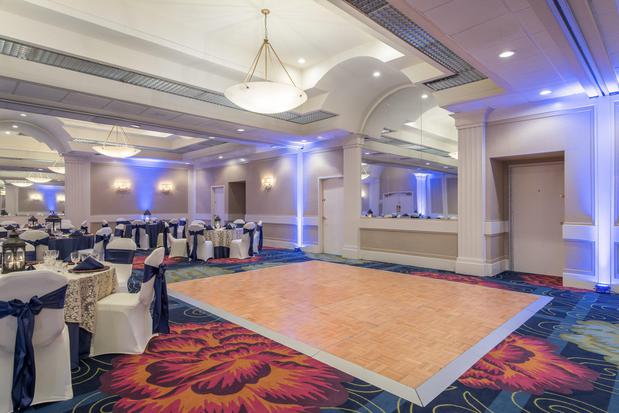 Images Crowne Plaza Virginia Beach Town Center by IHG