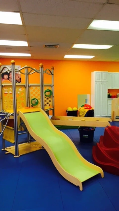 Bring your child into the fun with colorful parachute play that combines movement, music, and cooperation. These activities for children in Pearlridge encourage participation and give families a joyful way to connect with others.