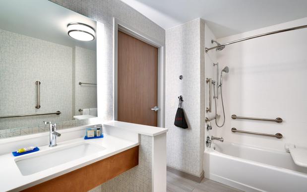 Images Holiday Inn Express & Suites Gainesville I-75 by IHG