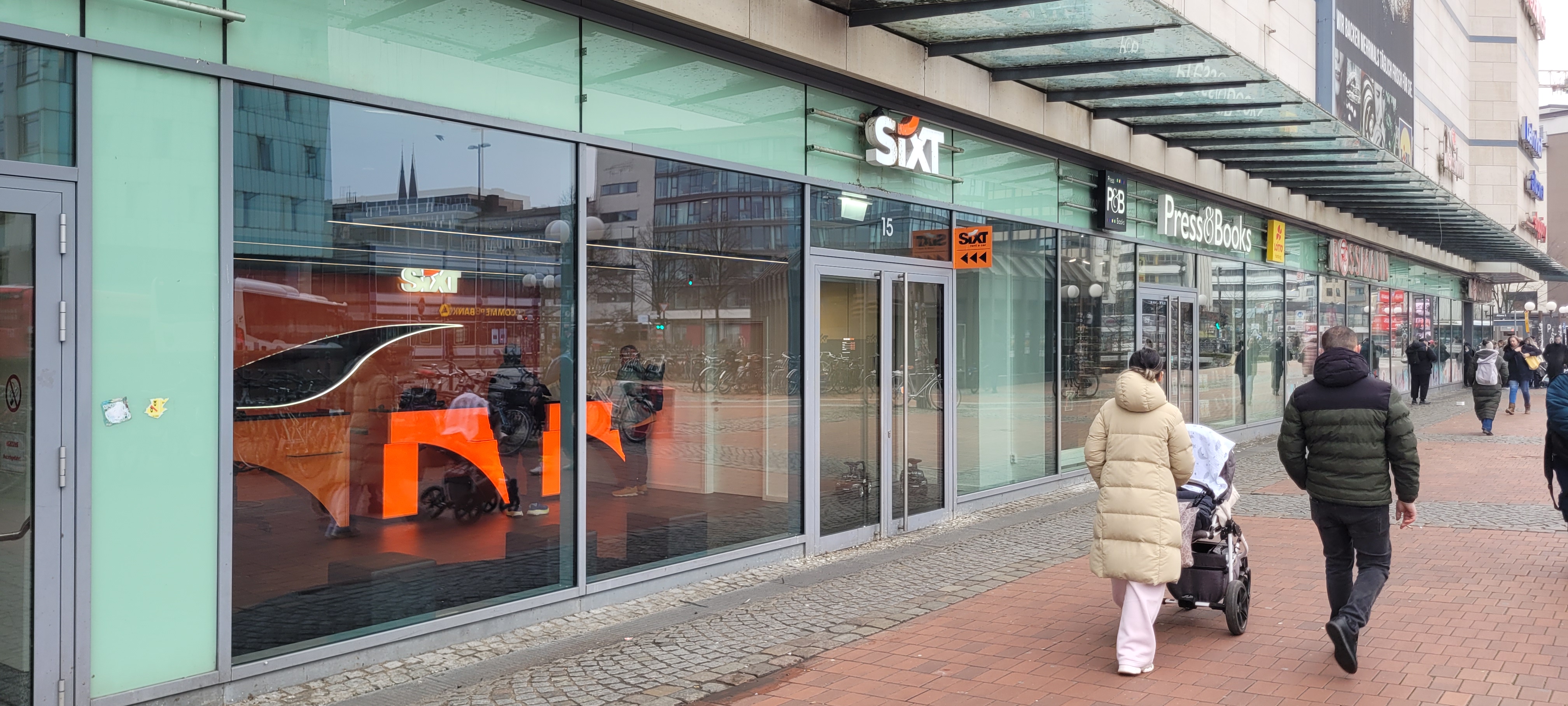 SIXT Autovermietung Hamburg Altona Bahnhof, Paul-Nevermann-Platz 15 in Hamburg