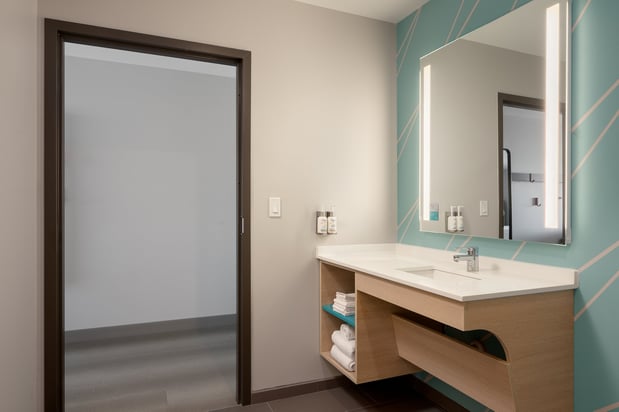 Images avid hotel Oak Creek by IHG