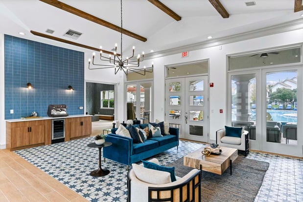 Images Halston World Gateway Apartment Homes