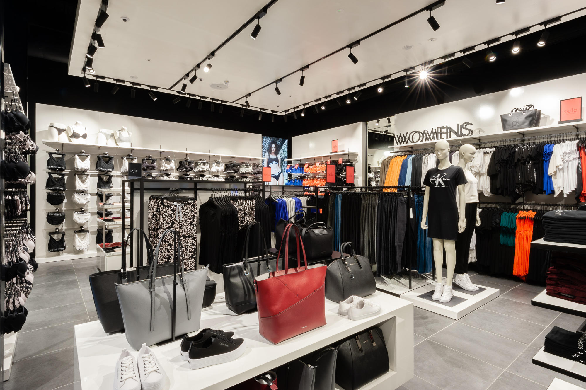 Tot optocht opslaan Calvin Klein Outlet - Clothing Accessories (Retail) in Livingston (address,  schedule, reviews, TEL: 01506417...) - Infobel