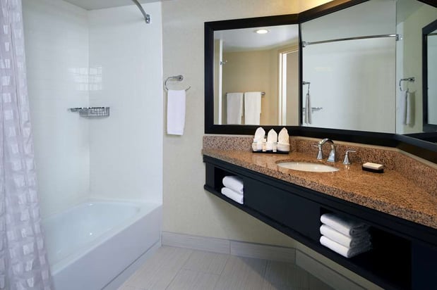 Images Embassy Suites by Hilton Los Angeles International Airport North