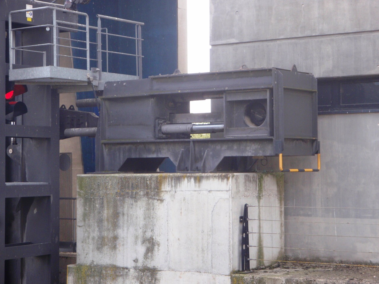 DYNA SHOCK SYSTEM - Verbindungsbüro Deutschland, Walter-Kolb-Strasse 9-11 in Frankfurt am Main