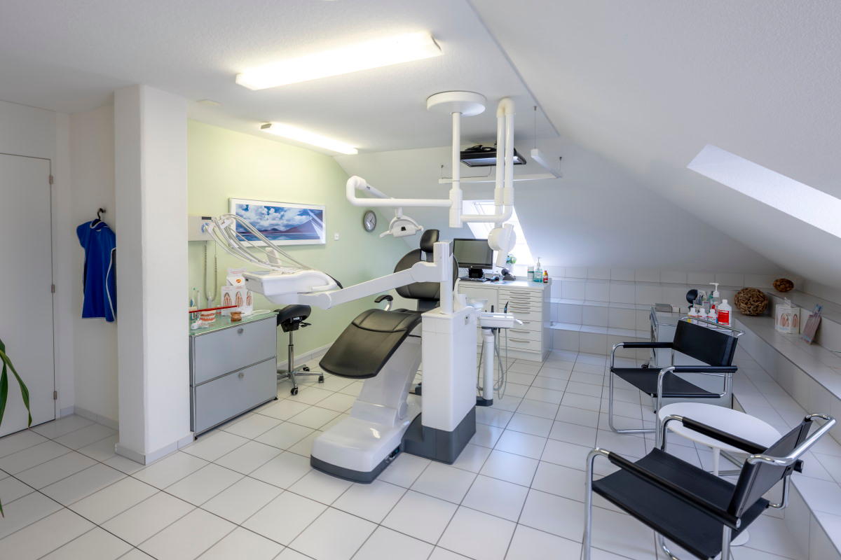 Dr. med. dent. Aeschbacher Walter, Wangenstrasse 10 in Herzogenbuchsee
