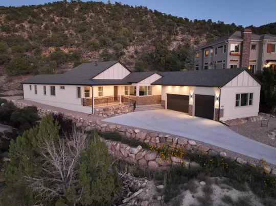 Images Char Holdeman - LRG Collective