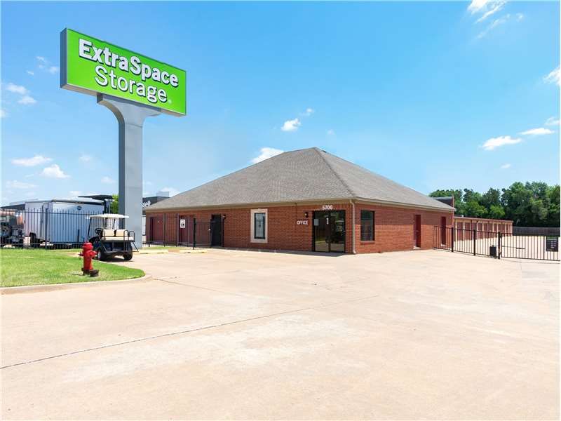Beauty Image - Extra Space Storage at 5700 N Classen Blvd, Oklahoma City, OK 73118