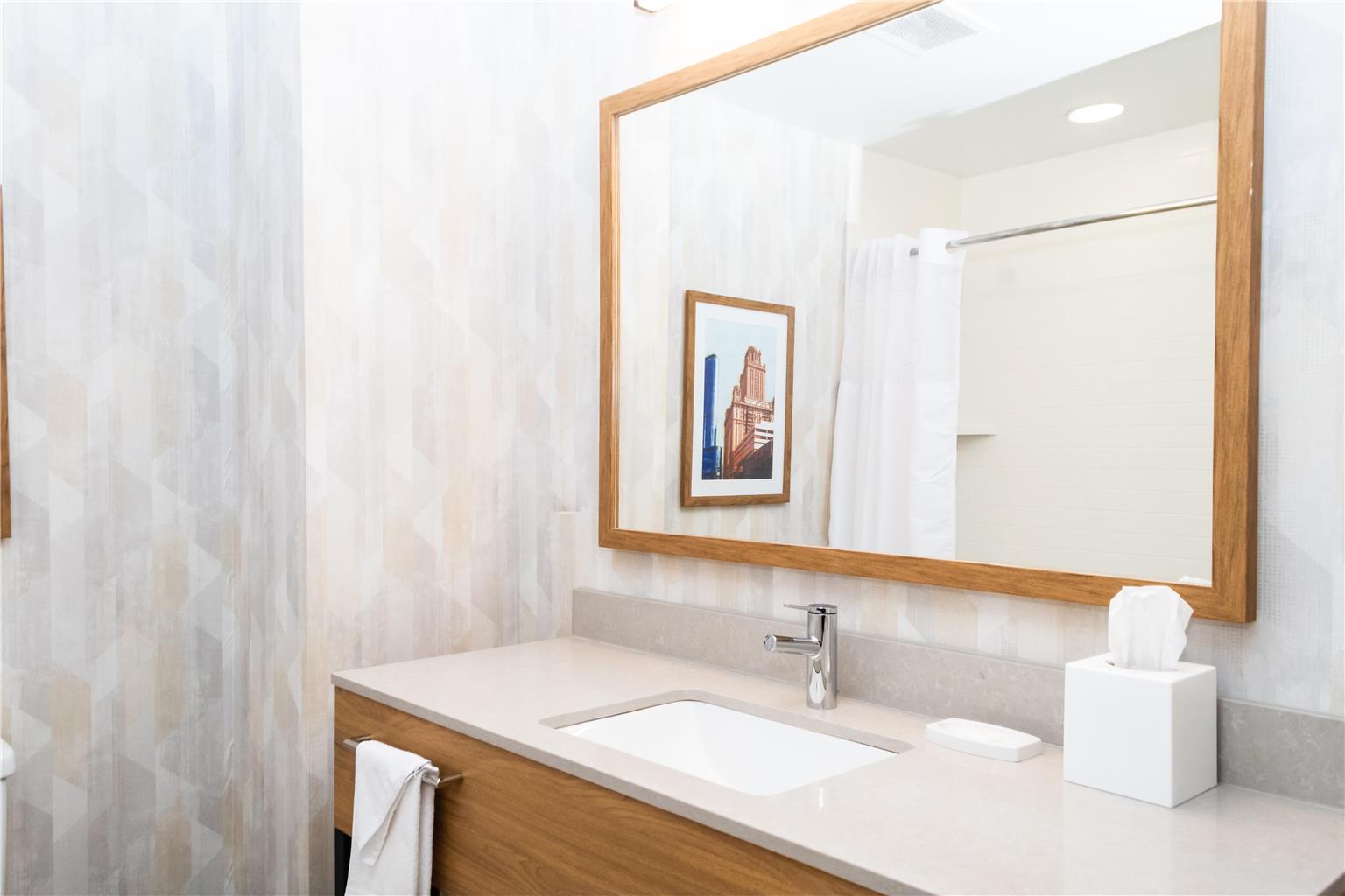 Guest room bath