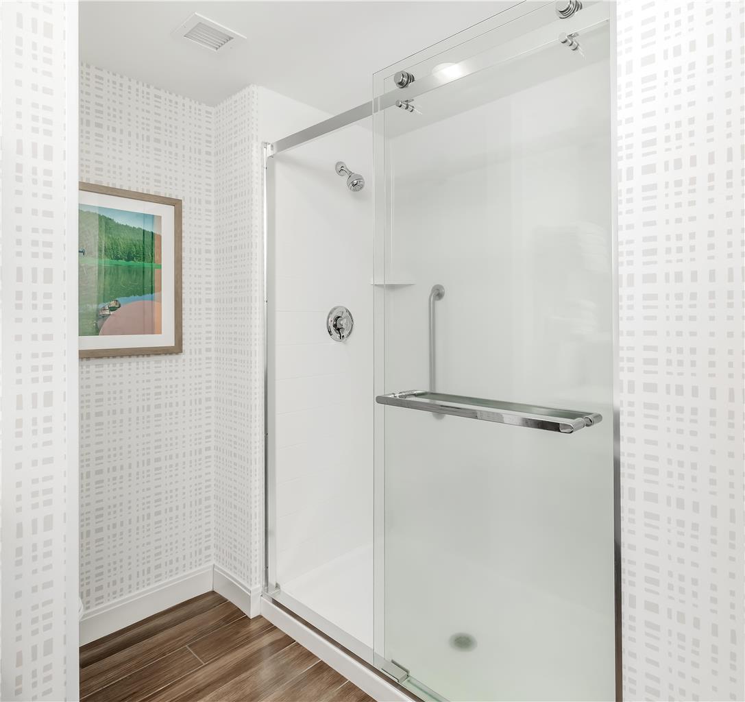 Guest room bath 