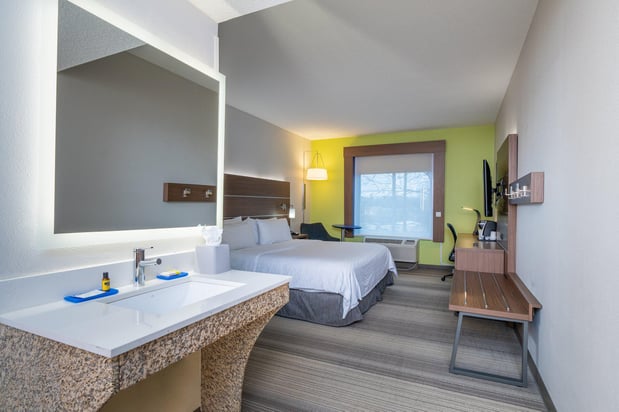 Images Holiday Inn Express & Suites Woodbridge by IHG