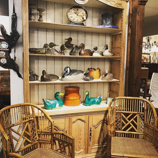 Images Mélange Fine Furniture Consignment