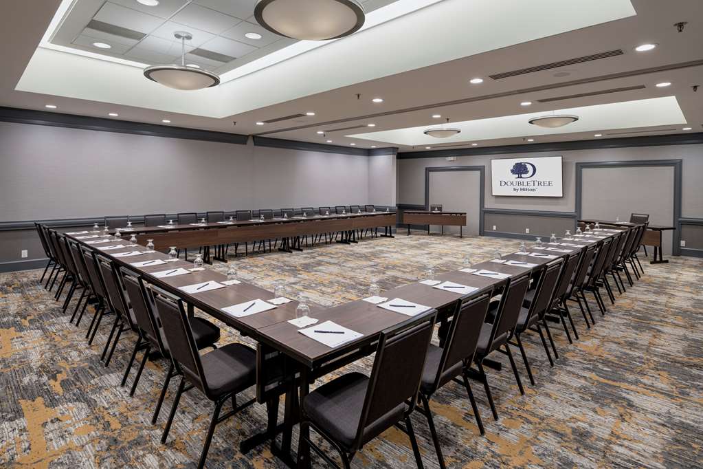 Meeting Room DoubleTree by Hilton Madison East Madison (608)244-4703