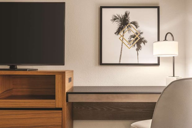 Images DoubleTree by Hilton Tampa Rocky Point Waterfront