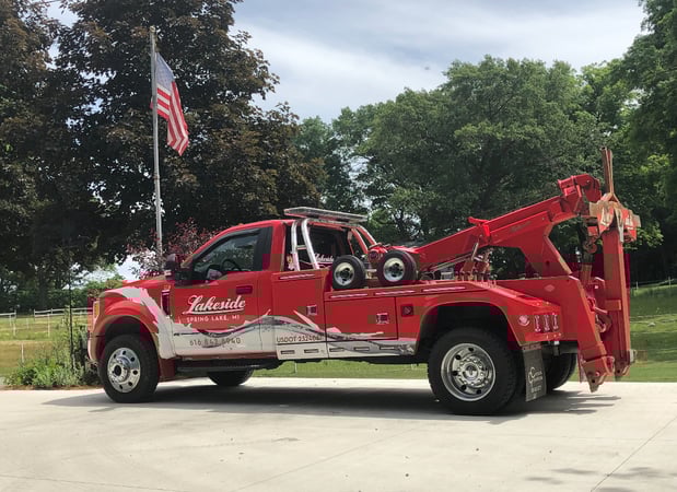 Images Lakeside Towing & Recovery