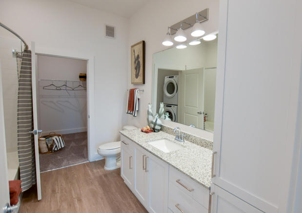 Images The Ivy at Ariston